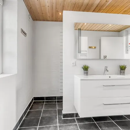 Сasa de vacaciones Lovely With Wilderness Bath And Outdoor Sauna, Centrally Located In Klitmoller *