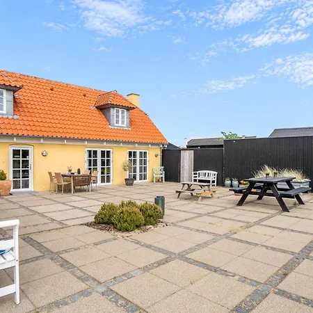 Dom wakacyjny Lovely With Wilderness Bath And Outdoor Sauna, Centrally Located In Klitmoller *