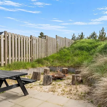 Сasa de vacaciones Lovely With Wilderness Bath And Outdoor Sauna, Centrally Located In Klitmoller *